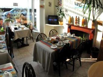Guest house Leonardos Swansea