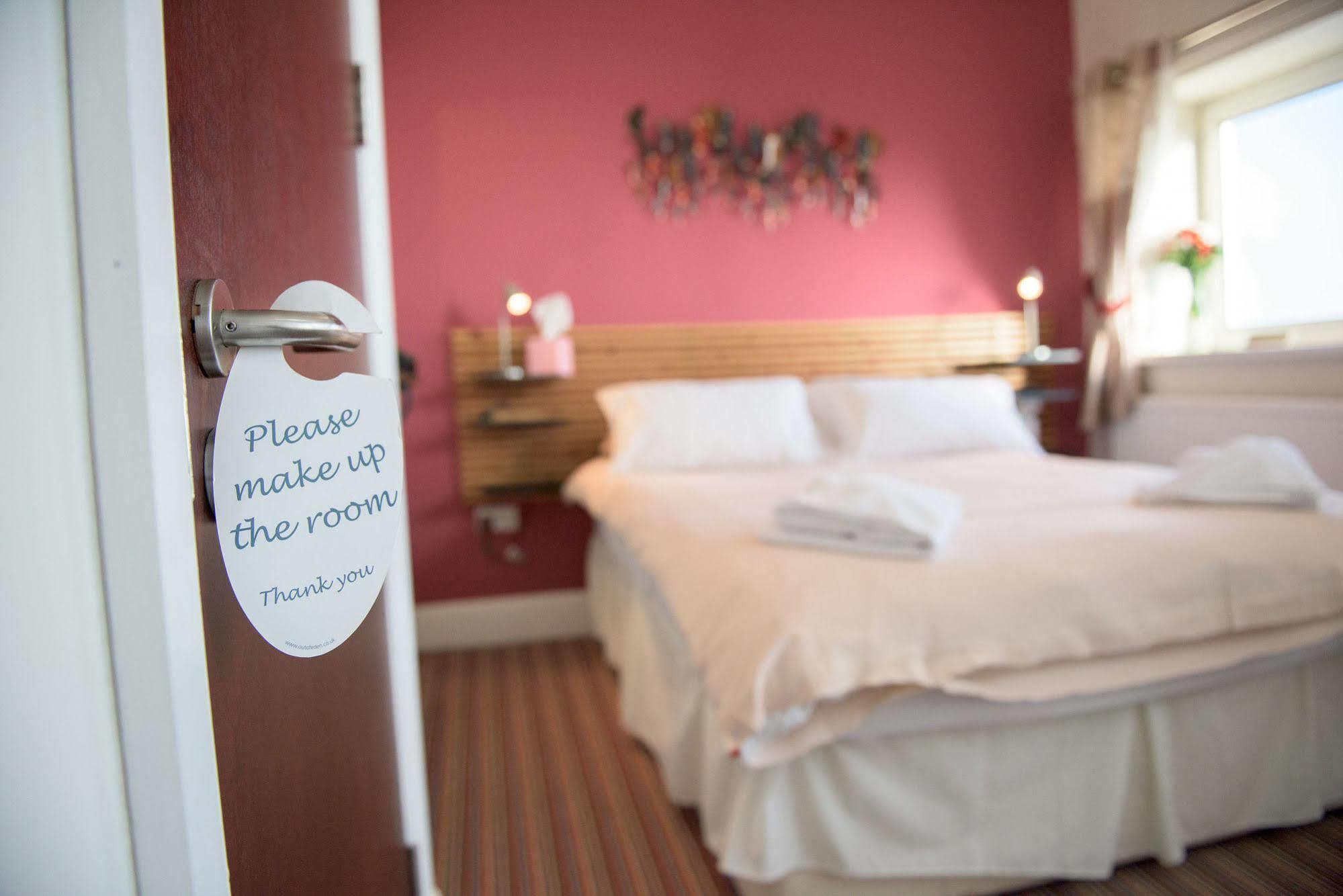 Guest house Leonardos Swansea