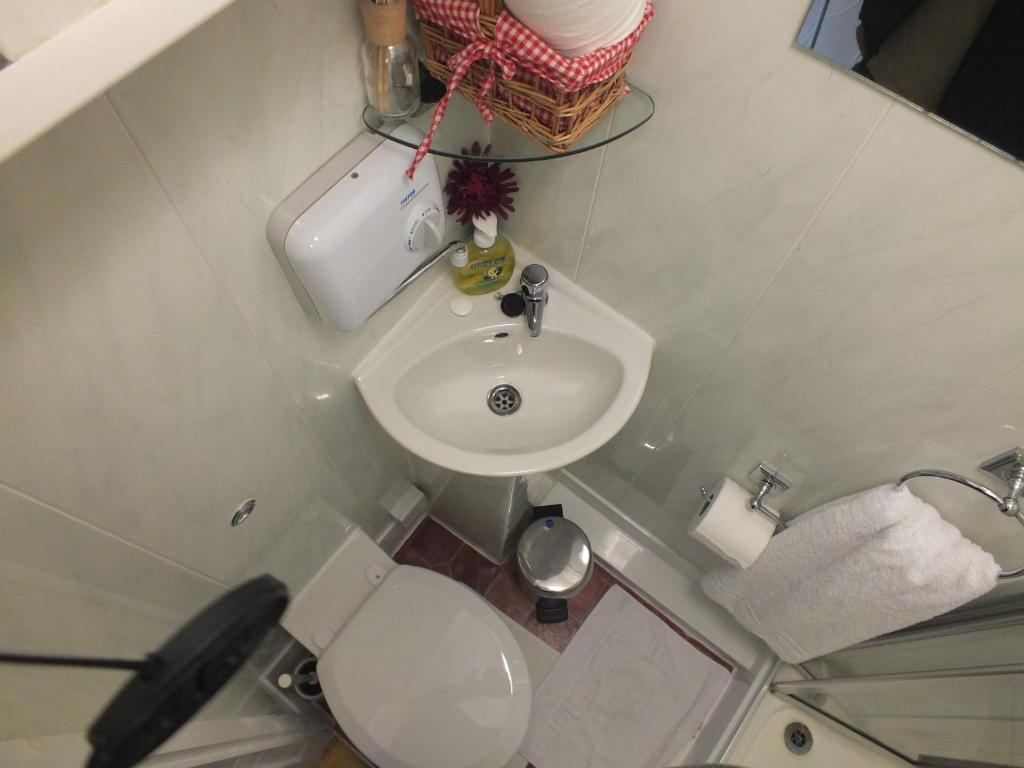 Leonardos Guest house Swansea