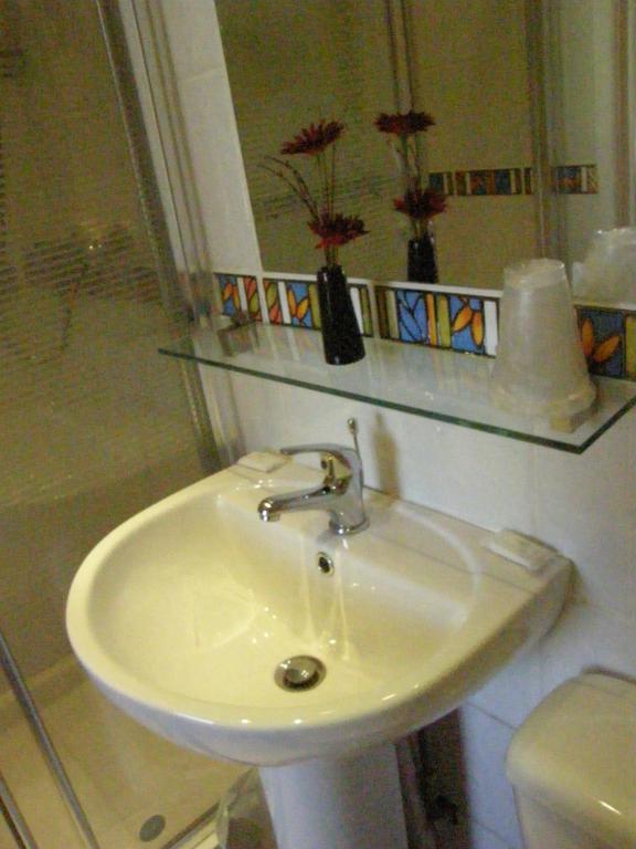 Guest house Leonardos
