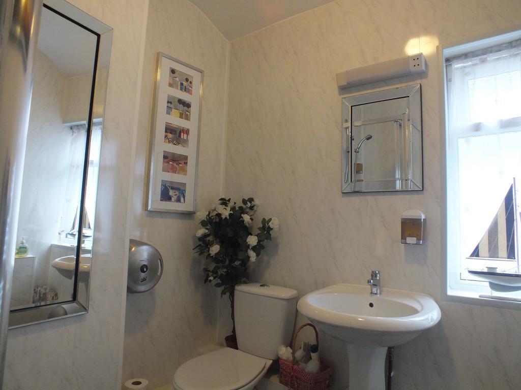 Leonardos Guest house