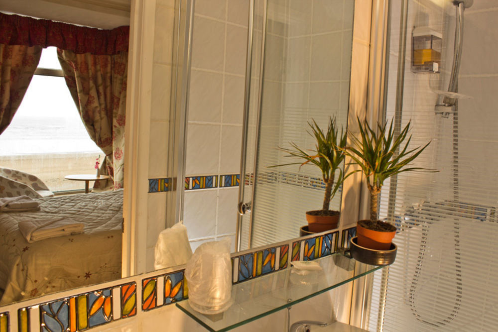 Leonardos Guest house Swansea