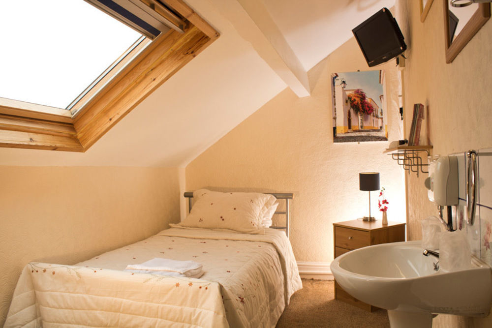 Leonardos Guest house 3*